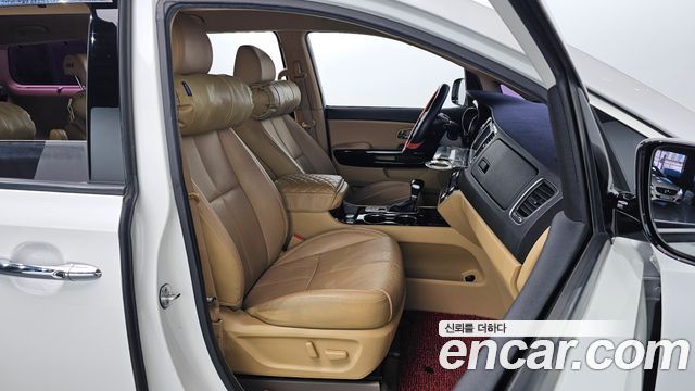 Kia Canival 2019 — photo 10