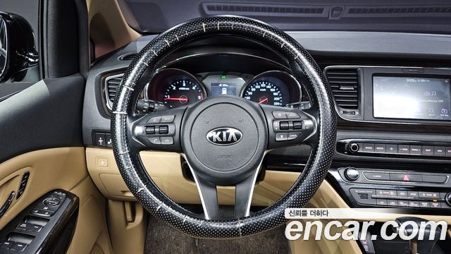 Kia Canival 2019 — photo 13