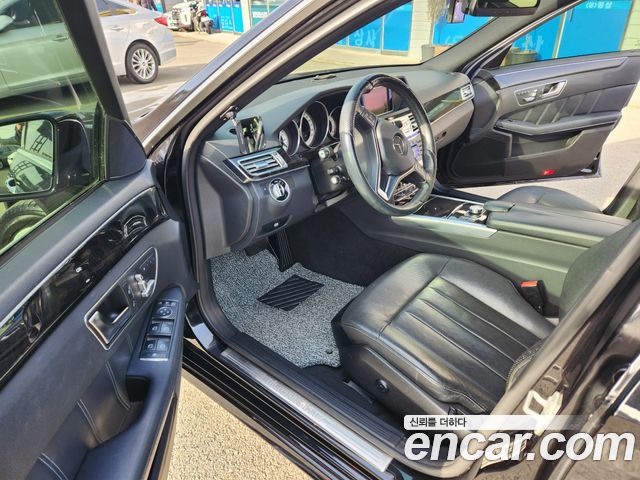 Mercedes-Benz E-Class 2014 — photo 10