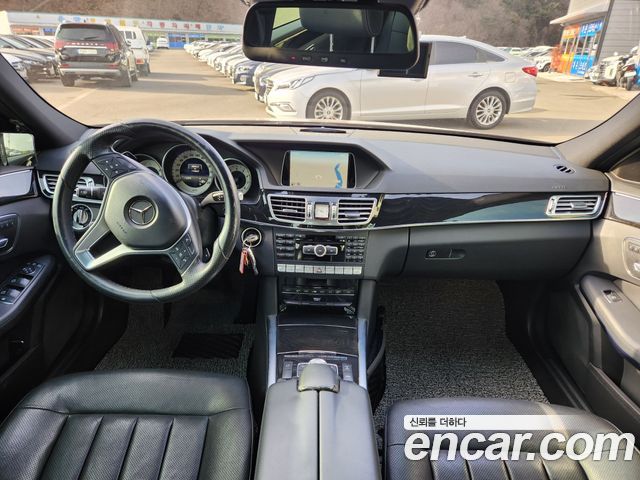 Mercedes-Benz E-Class 2014 — photo 11