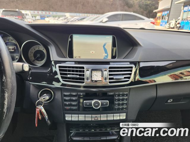 Mercedes-Benz E-Class 2014 — photo 12