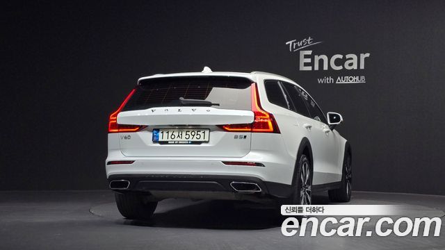 Volvo V60 2022 — photo 4