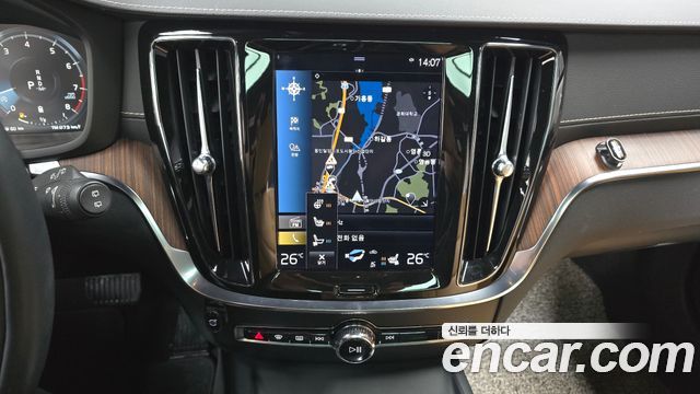 Volvo V60 2022 — photo 14