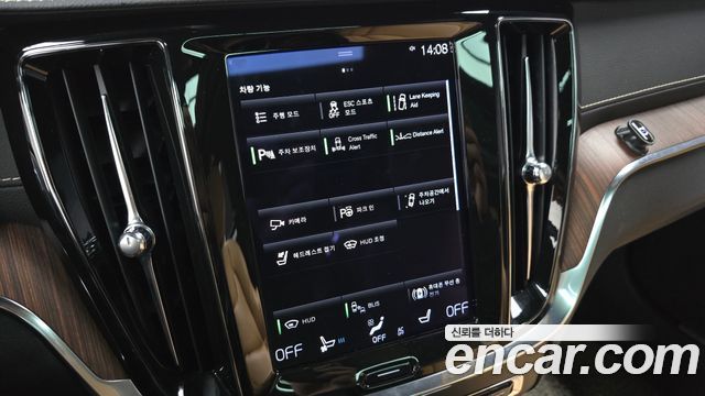 Volvo V60 2022 — photo 16