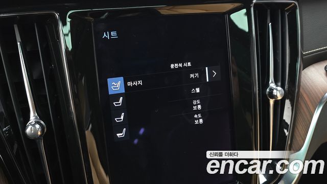 Volvo V60 2022 — photo 17