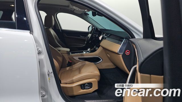 Jaguar F-PACE 2021 — photo 11