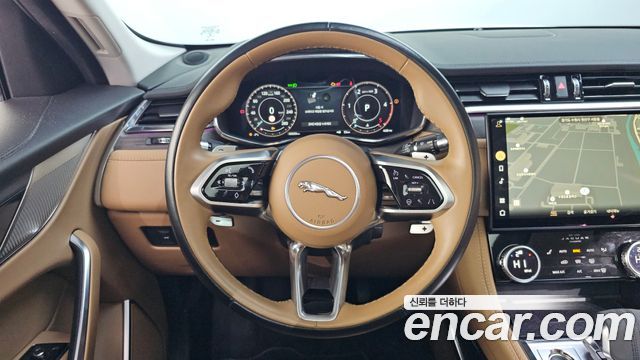 Jaguar F-PACE 2021 — photo 13