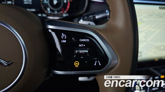Jaguar F-PACE 2021 — photo 14