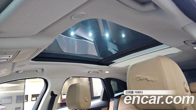 Jaguar F-PACE 2021 — photo 19