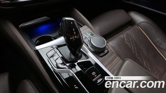 BMW 5-Series 2021 — photo 9