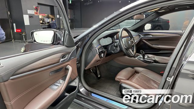 BMW 5-Series 2021 — photo 11