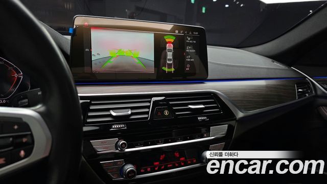 BMW 5-Series 2021 — photo 15