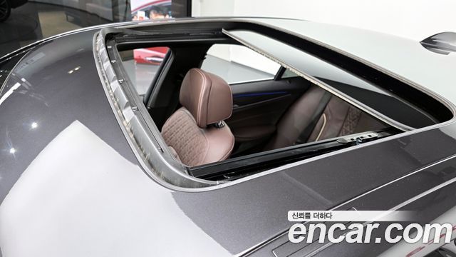 BMW 5-Series 2021 — photo 18