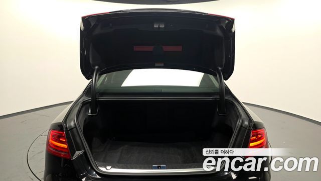 Audi A8 2013 — photo 20