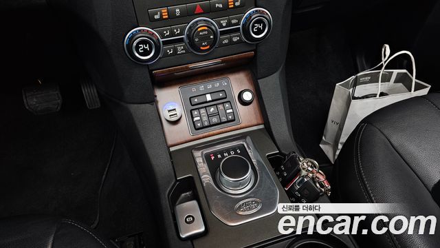 Land Rover Discovery 2016 — photo 9