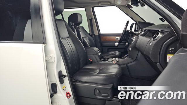 Land Rover Discovery 2016 — photo 10