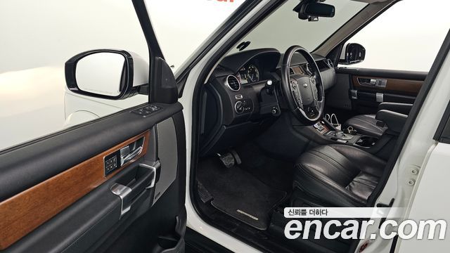 Land Rover Discovery 2016 — photo 11