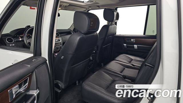 Land Rover Discovery 2016 — photo 12