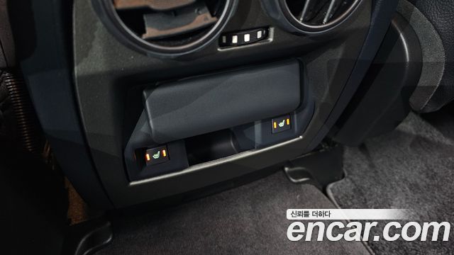Land Rover Discovery 2016 — photo 19