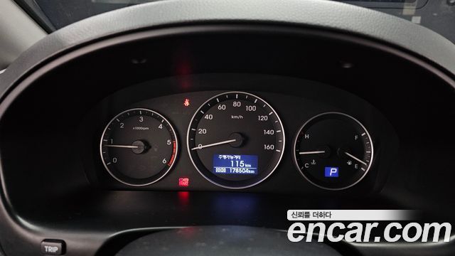 Hyundai Starex 2017 — photo 8