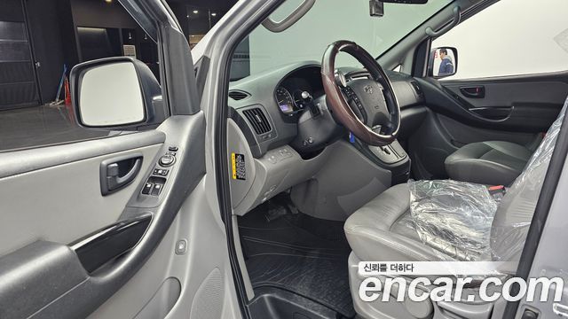 Hyundai Starex 2017 — photo 11