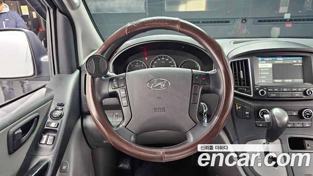 Hyundai Starex 2017 — photo 13