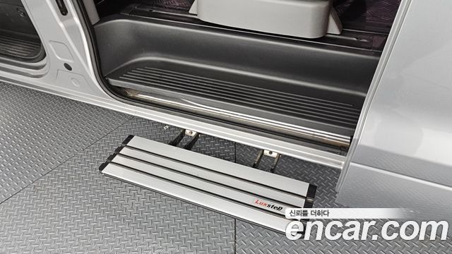 Hyundai Starex 2017 — photo 18