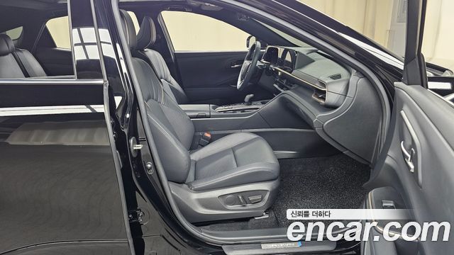 Toyota Crown 2023 — photo 11