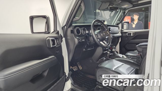 Jeep Wrangler 2023 — photo 10