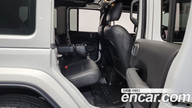 Jeep Wrangler 2023 — photo 12