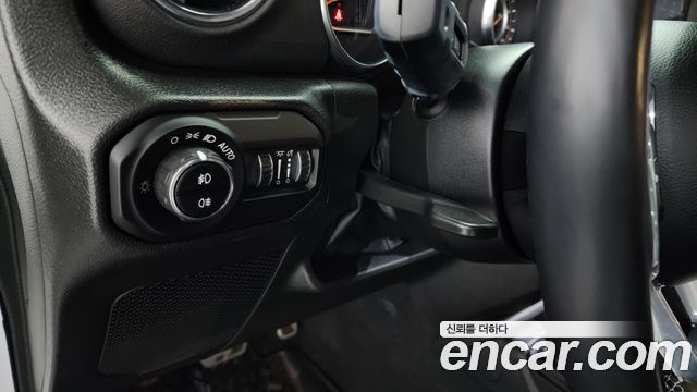 Jeep Wrangler 2023 — photo 14
