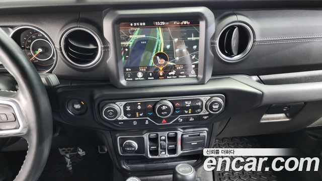 Jeep Wrangler 2023 — photo 15
