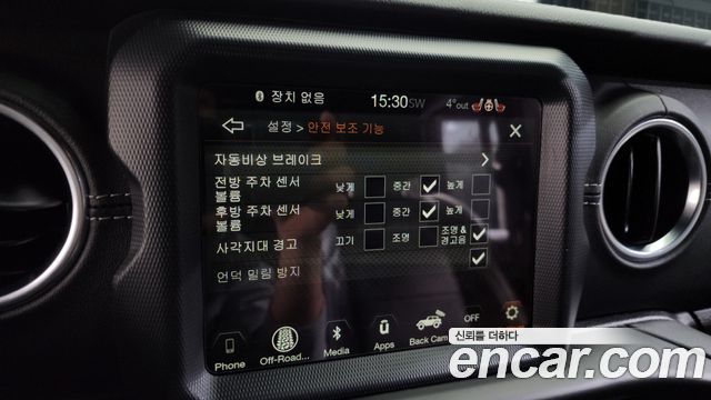 Jeep Wrangler 2023 — photo 17