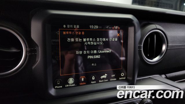 Jeep Wrangler 2023 — photo 18