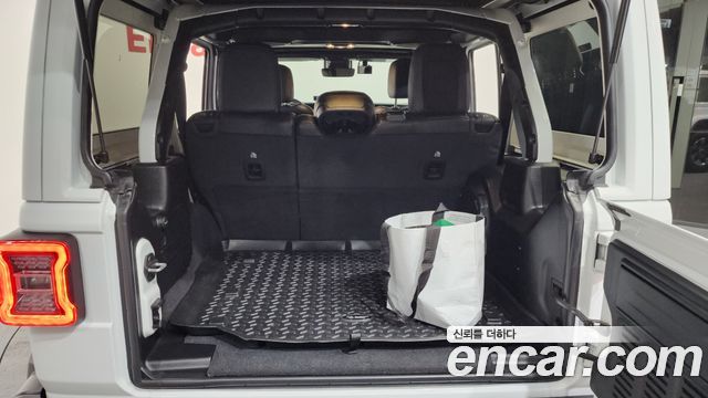 Jeep Wrangler 2023 — photo 20