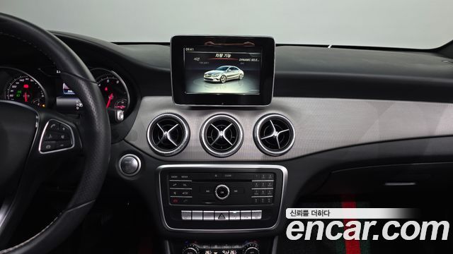 Mercedes-Benz CLA-Class 2017 — photo 15