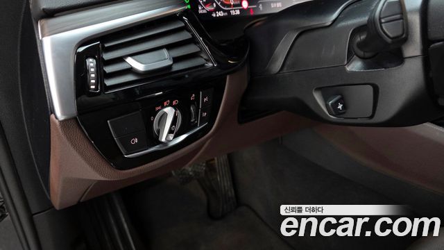 BMW Gran Turismo 2023 — photo 16
