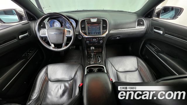Chrysler 300C 2012 — photo 7