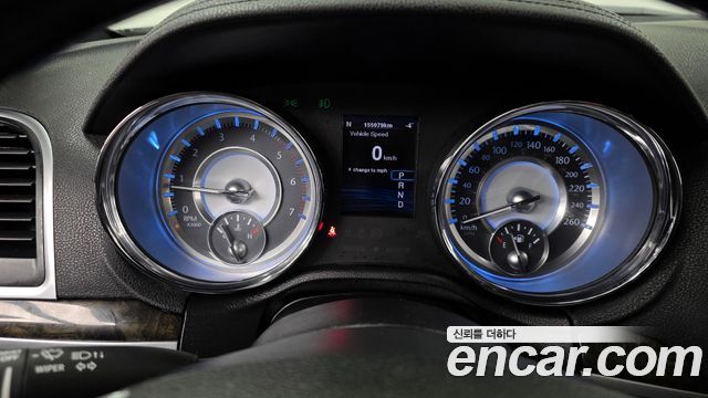 Chrysler 300C 2012 — photo 8