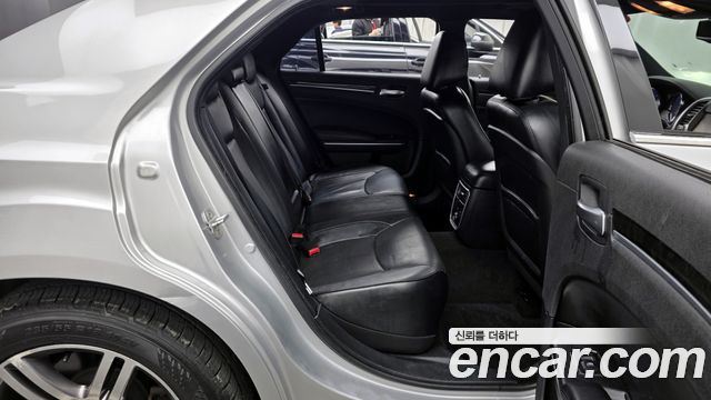 Chrysler 300C 2012 — photo 12