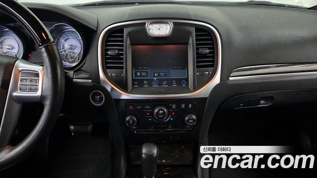 Chrysler 300C 2012 — photo 14