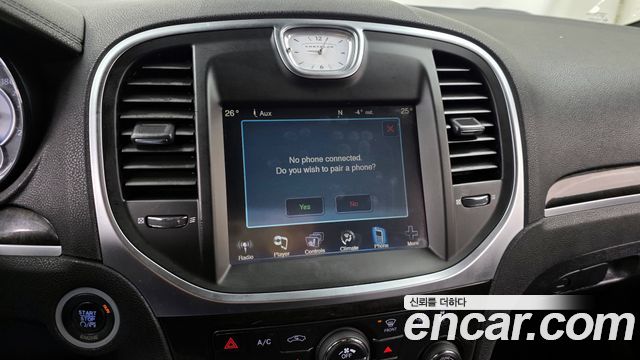 Chrysler 300C 2012 — photo 15