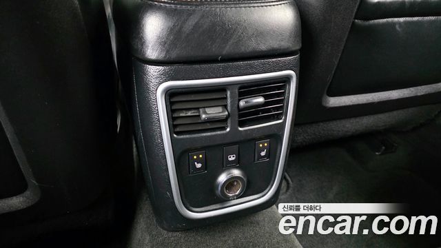 Chrysler 300C 2012 — photo 19