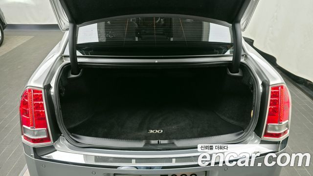 Chrysler 300C 2012 — photo 20