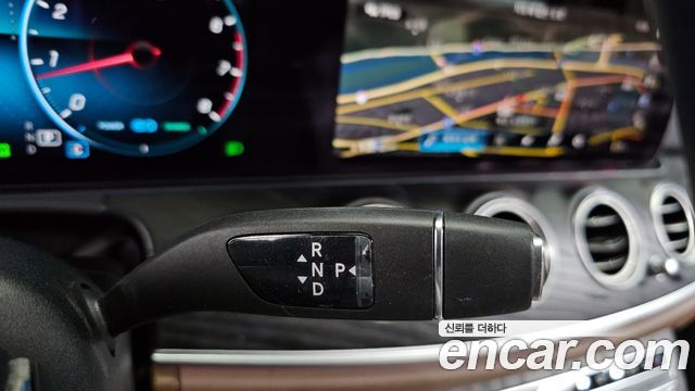 Mercedes-Benz E-Class 2021 — photo 9