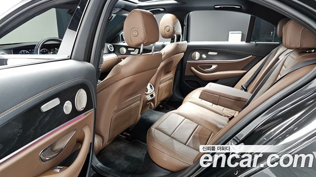 Mercedes-Benz E-Class 2021 — photo 10