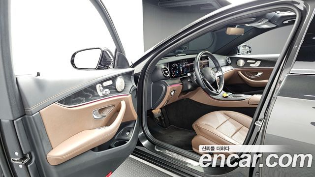 Mercedes-Benz E-Class 2021 — photo 11
