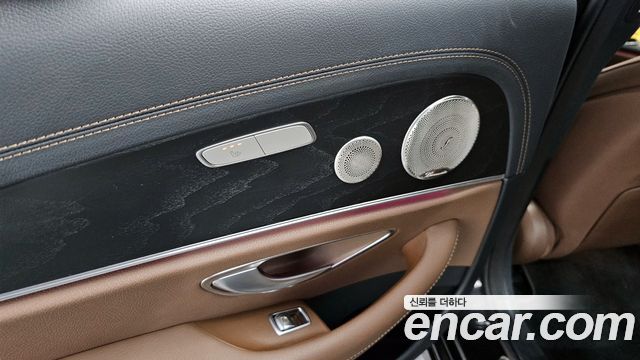 Mercedes-Benz E-Class 2021 — photo 17