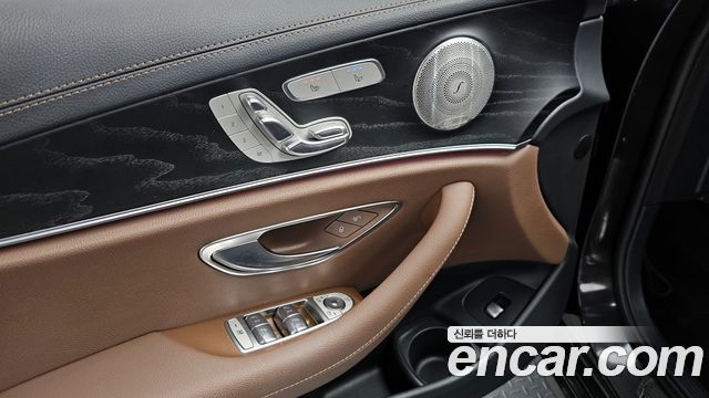 Mercedes-Benz E-Class 2021 — photo 18