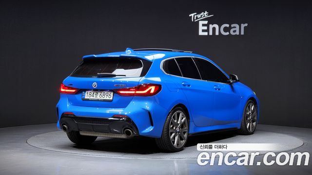 BMW 1-Series 2022 — photo 2